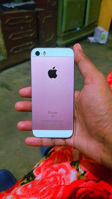 iPhone SE 2016 1