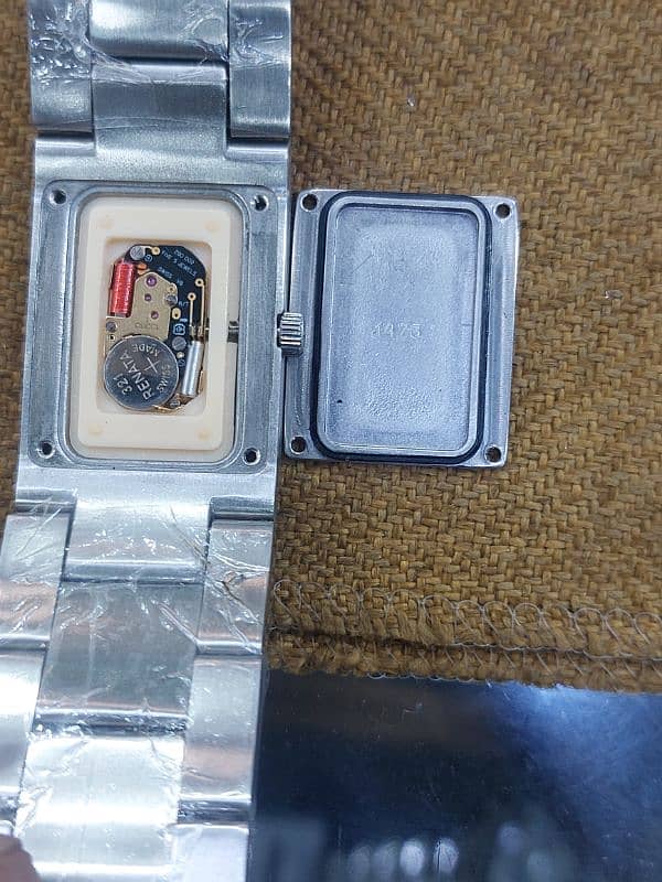 GUCCI LADIES WATCH 5