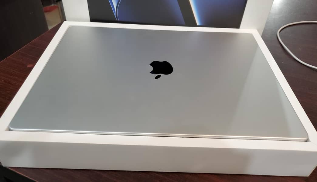 MacBook Pro 16" M2 Pro Ram 16 GB SSD 512 GB Excellent Condition 0