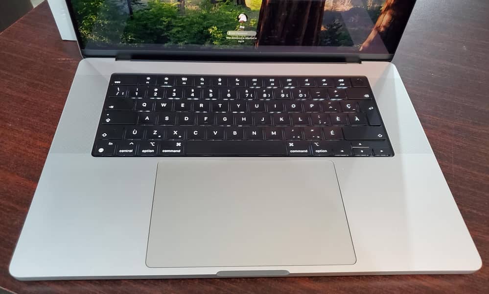 MacBook Pro 16" M2 Pro Ram 16 GB SSD 512 GB Excellent Condition 3