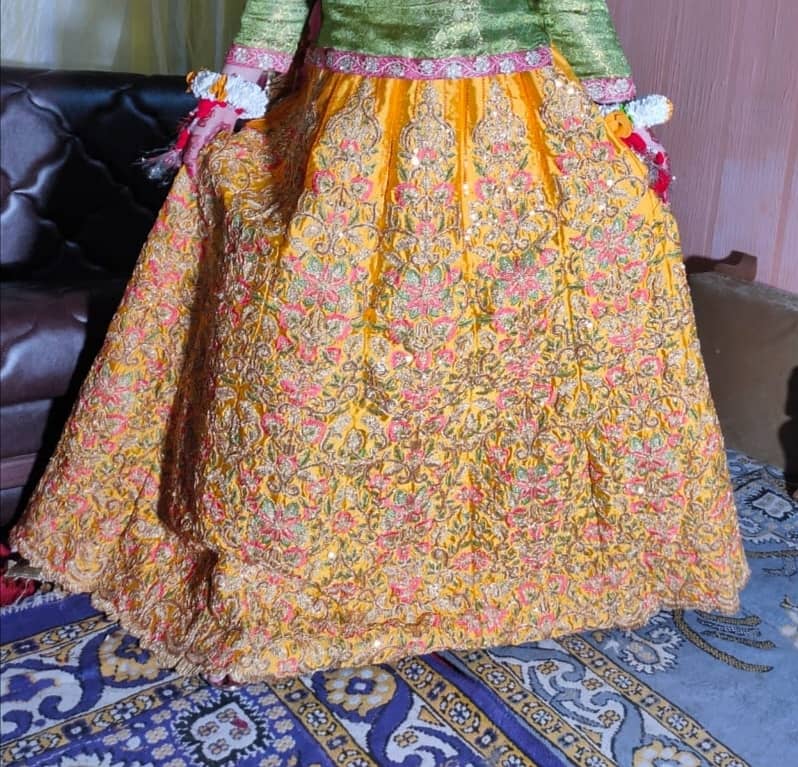 bridal mehndi lehnga 2