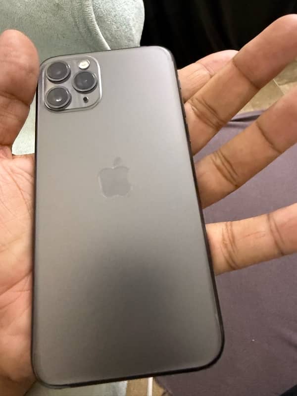 iPhone 11 Pro 4