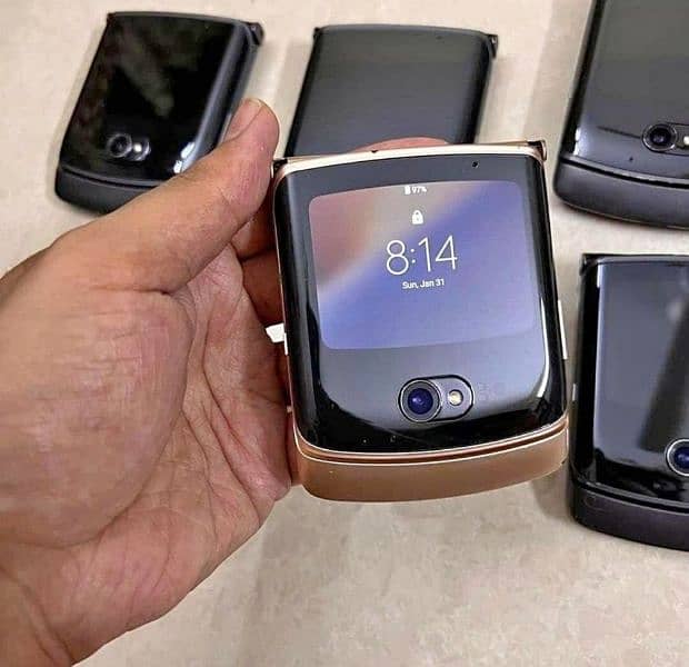 Motorola Raizer Flip 2020 Flip Phone 0