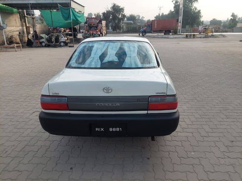 Toyota Corolla XE 2001 6