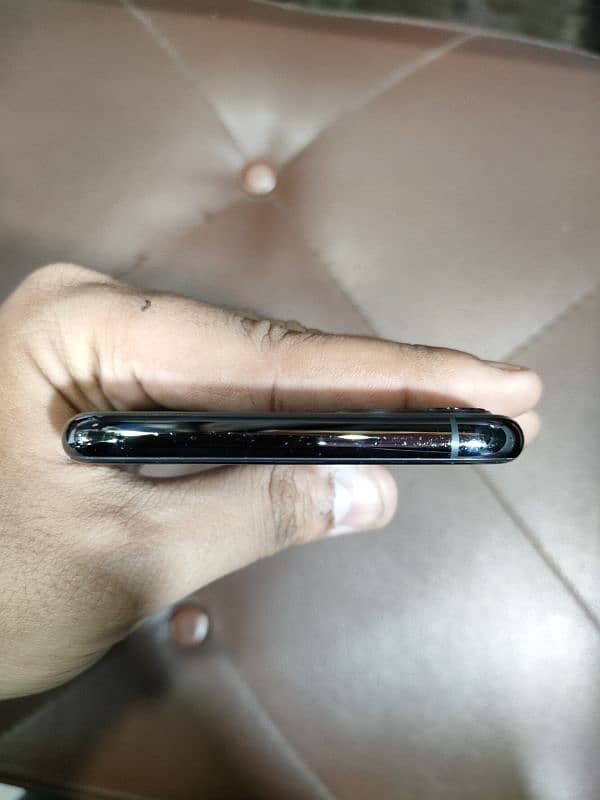 iPhone 11 Pro Max 256GB 4