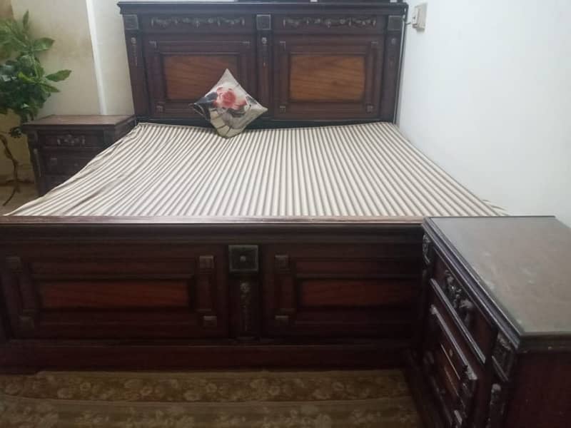 Heavy wood bedroom set price only 55k 0