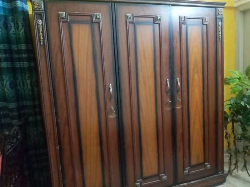 Heavy wood bedroom set price only 55k 1