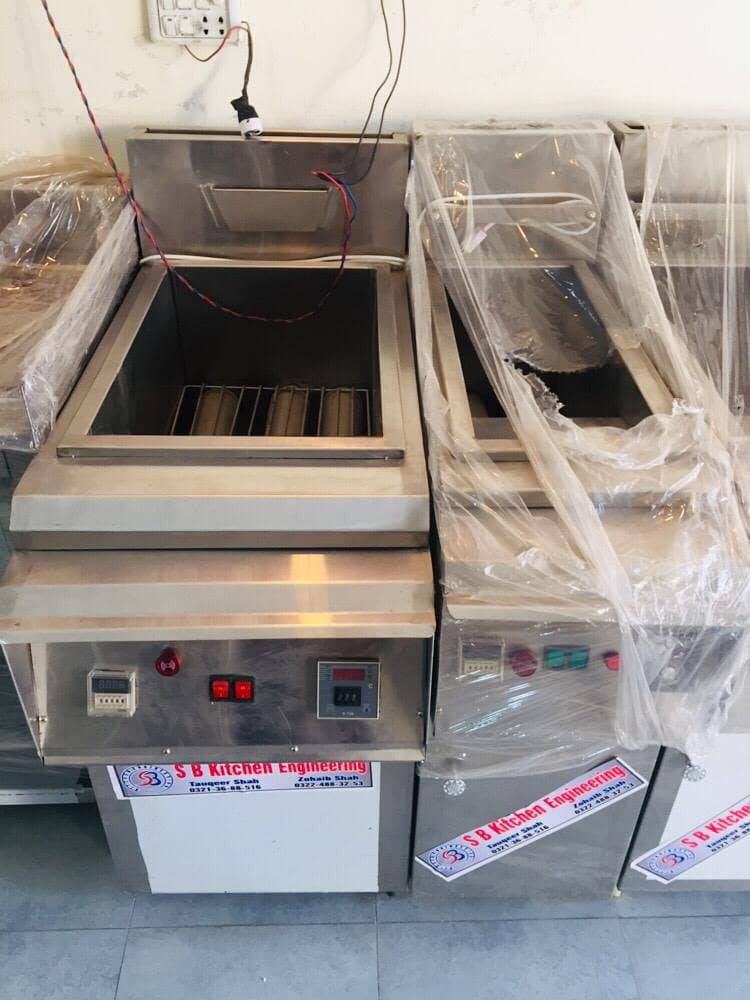 Working prep tables fryer Panini grill proofer pizza oven commercial 4