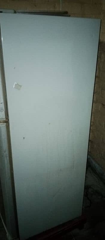 Dowlance refrigerator for sale 2