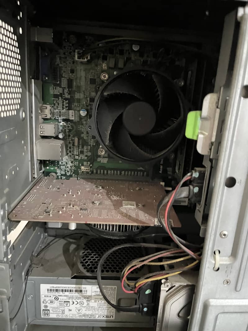 A gaming pc with a free monitor 1