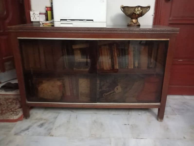 showcase very good condition 0