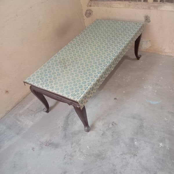 Wooden table good useable anywhere price negotiable 0