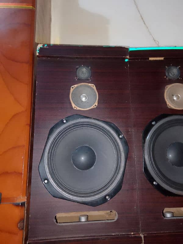 Hand Made Speakers With Mp & Stands 3