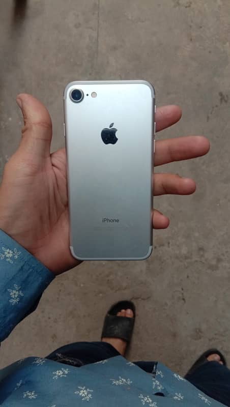 IPhone 7 Non PTA 32gb silver colour 3