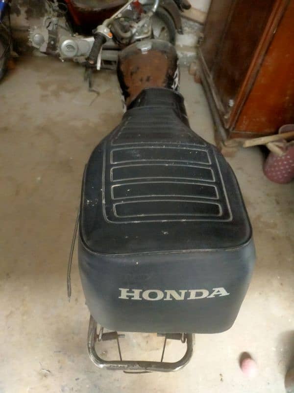 Honda 125 original seat used good condition 0