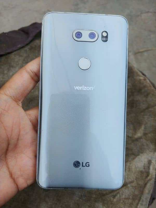 Lg v30 bumb phone 4/64 0