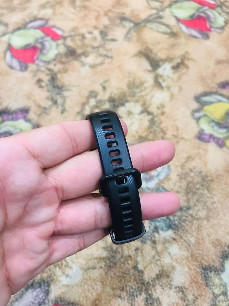 Huawie band 5 fitness track smart watch 2