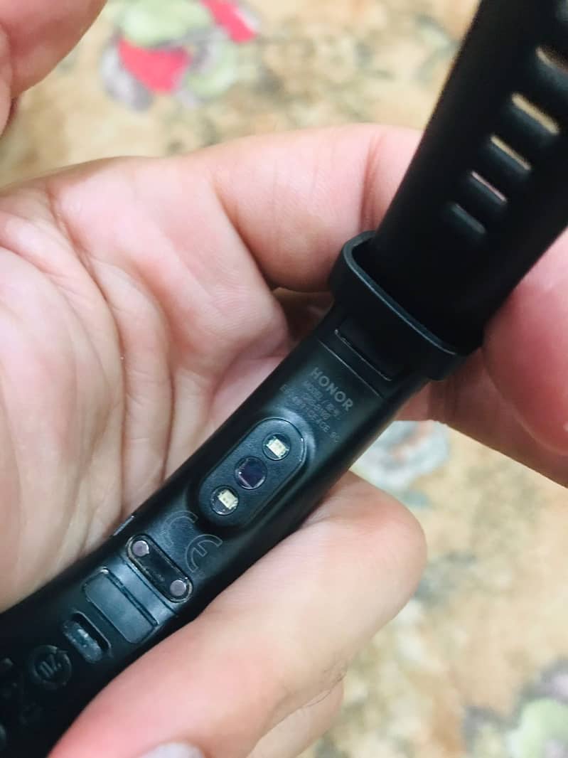 Huawie band 5 fitness track smart watch 3