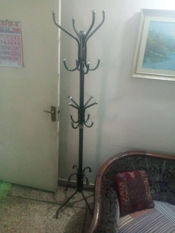 Clothes stand 0