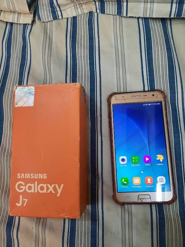 sumsung galaxy j7 1