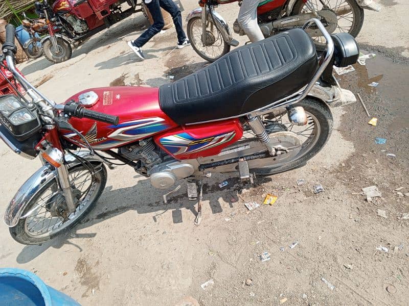 Honda 125 selling good condition 1