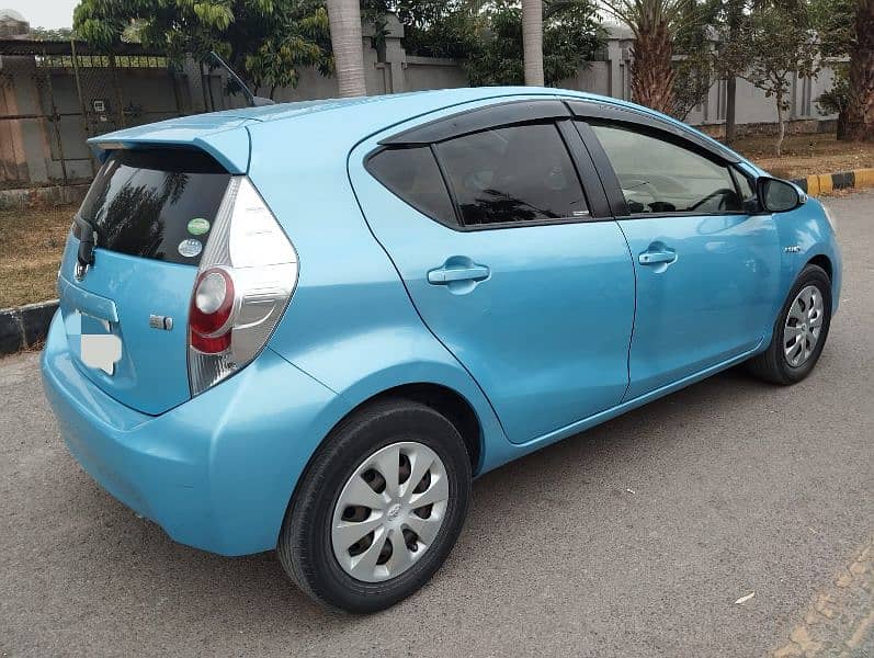 Toyota Aqua 2013 3