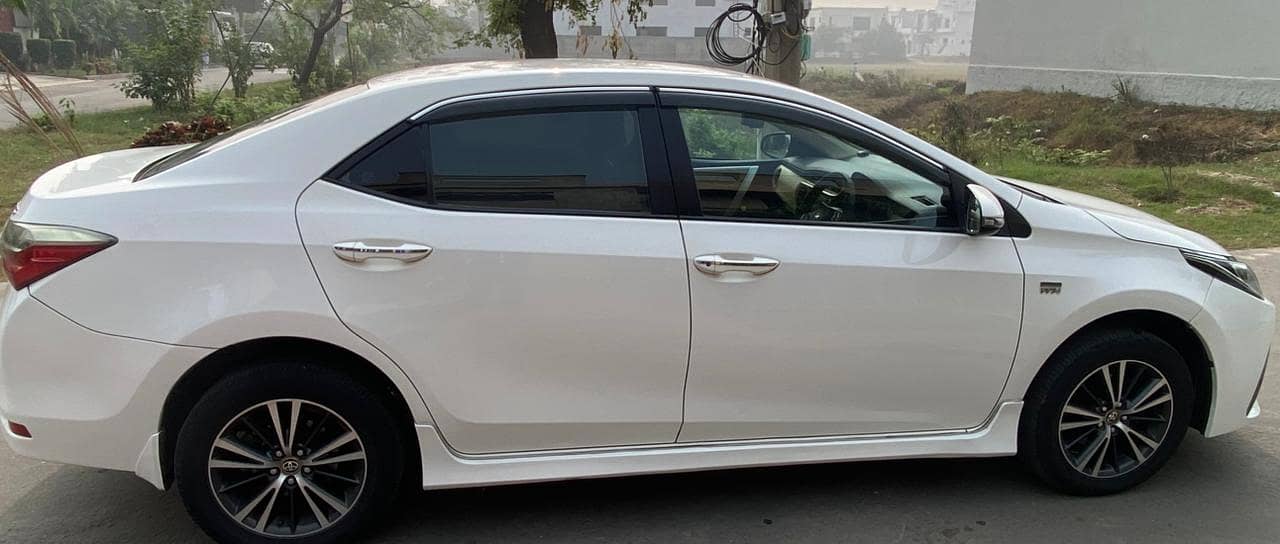 Toyota Corolla Altis  Automatic 1.6 2018 5