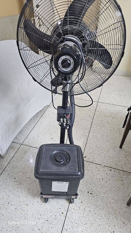 Pedestal Fan with water bucket and cooling system 4