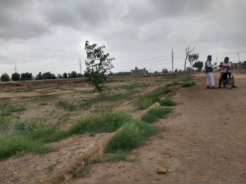 240 sq yard Transfer plot for sale in BLOCK 3 PIR AHMED ZAMAN TOWN 8