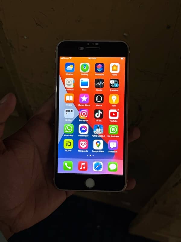 URGENT SAILING MY I PHONE 7 PLUS 128 GB PTA APPROVED BATTERY CHANGE 15