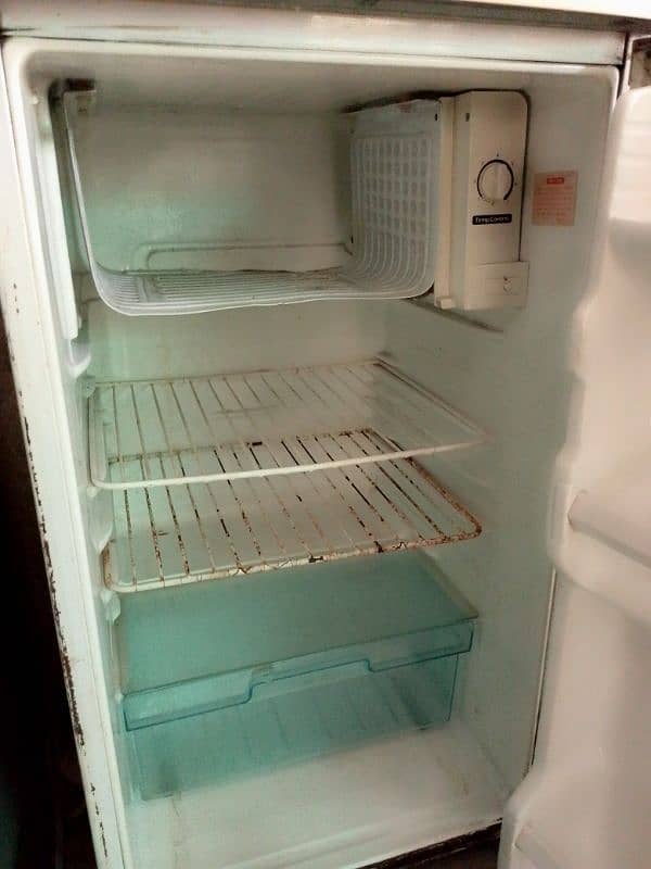 LG Mini fridge for Sale. 0