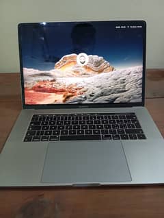 Macbook pro 2017 15" 16gb ram 250ssd