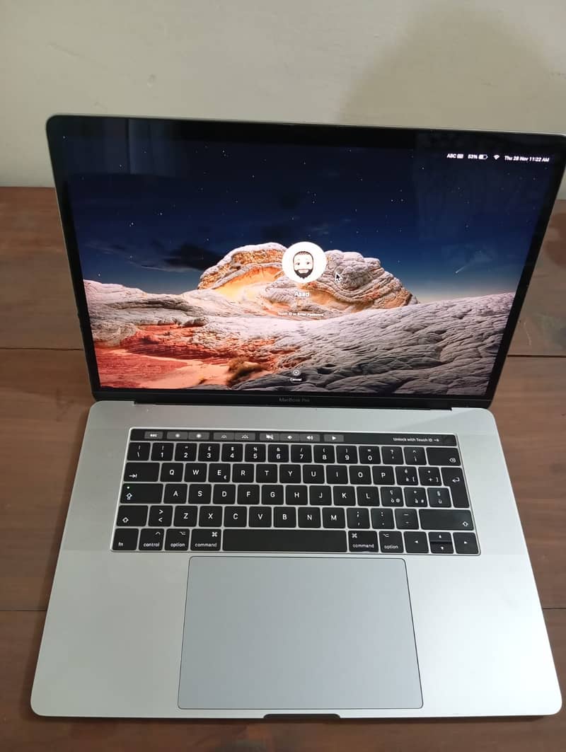 Macbook pro 2017 15" 16gb ram 250ssd 2