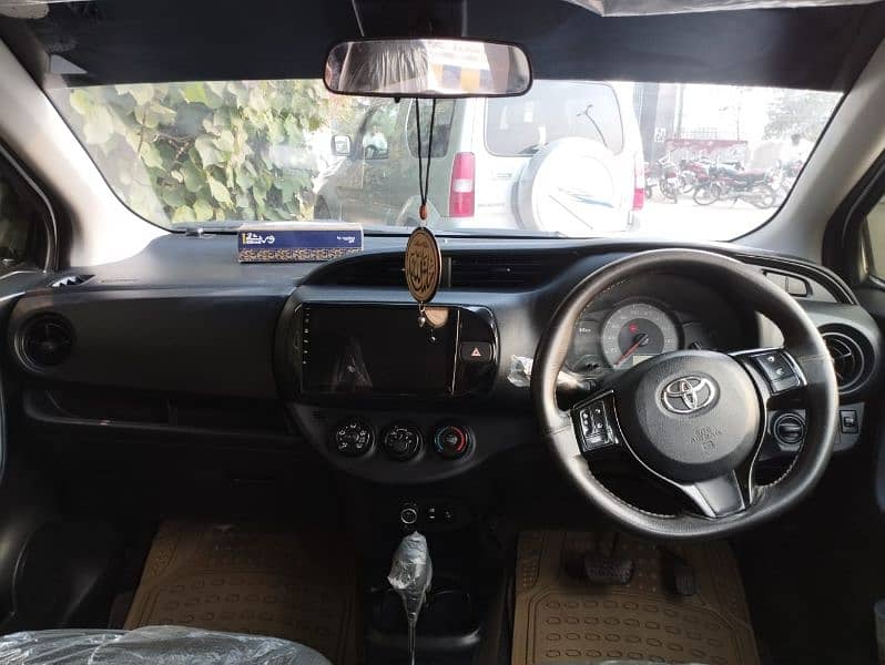 Toyota Vitz 2017 13