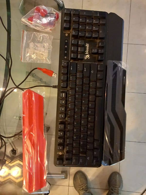 Mechanical RGB gaming keyboard B975 and gaming mouse 2