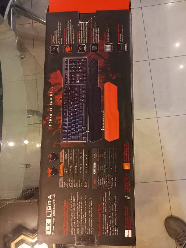 Mechanical RGB gaming keyboard B975 and gaming mouse 10