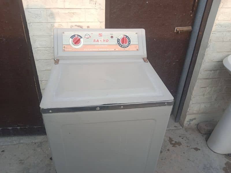 Sanyo washing machine for sale 1