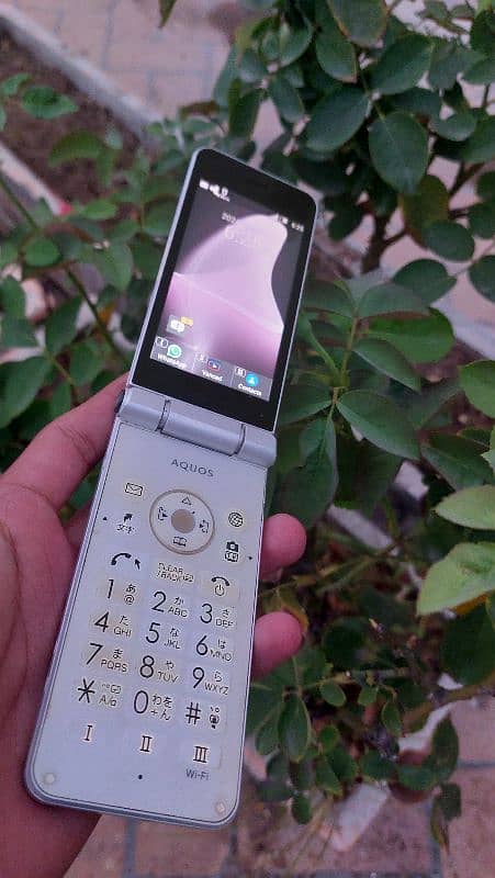 aquos keitai 2 flip phone / hotspot mobile 0