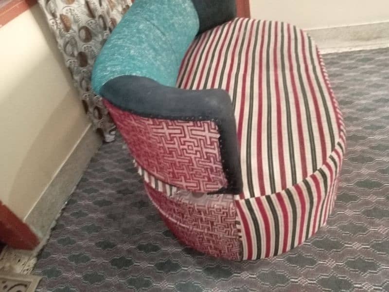 2 seater sofa used hai 2