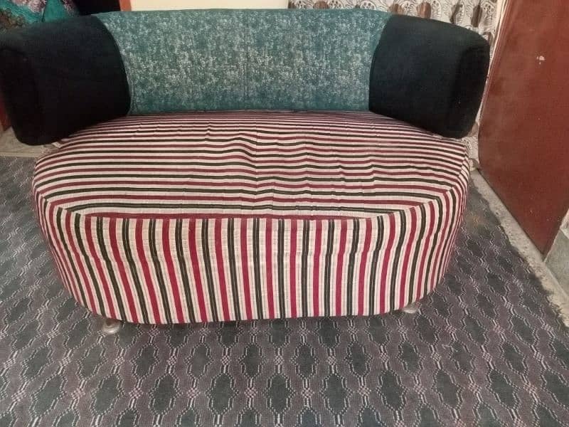 2 seater sofa used hai 5