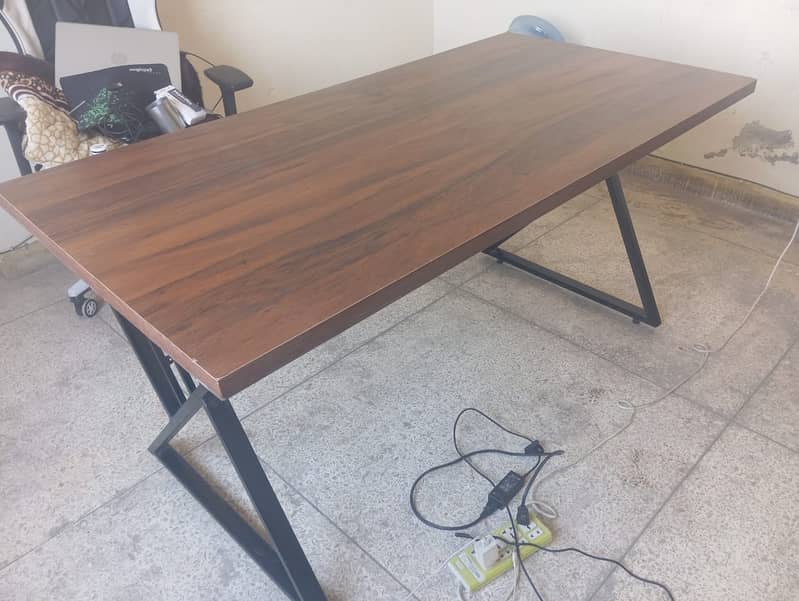 Executive Table and Gaming Desktop Table in Excellent Condition 0