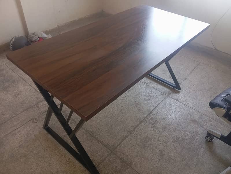 Executive Table and Gaming Desktop Table in Excellent Condition 5