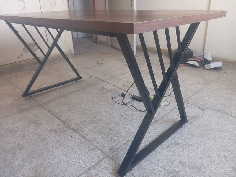 Executive Table and Gaming Desktop Table in Excellent Condition 8