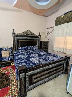 bed with 2 sitetables/shukas/ dressing