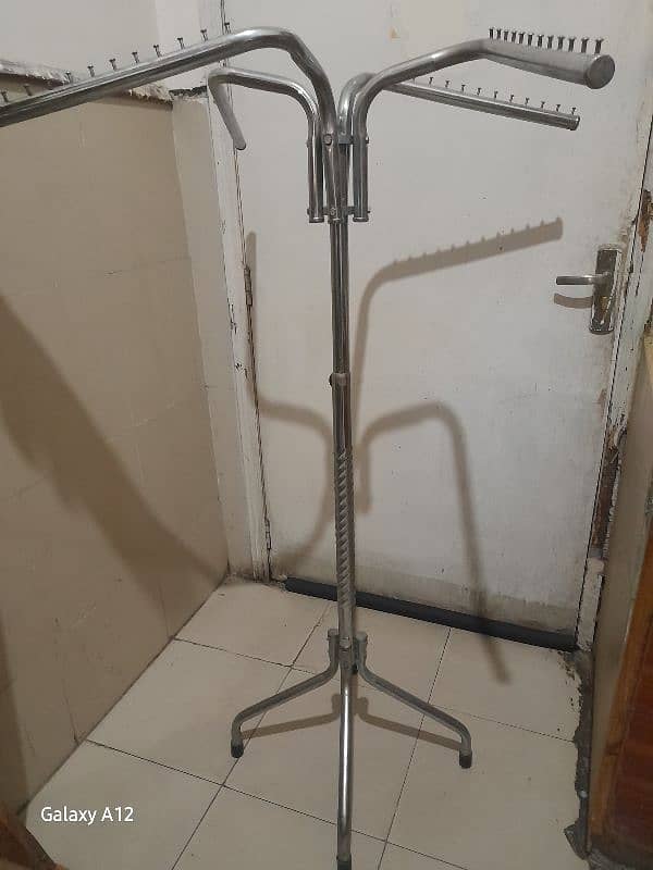 hanging clothes stand 2