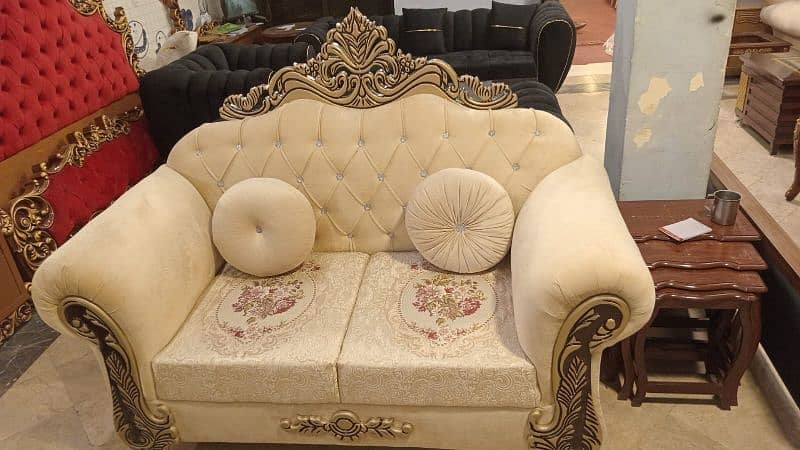 sofa. posha hom sarvs 10