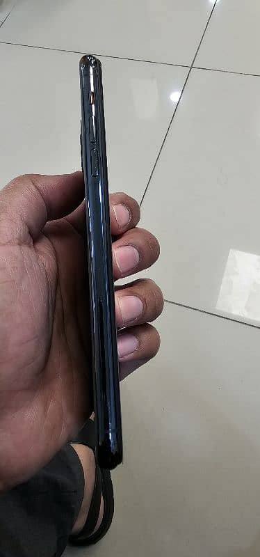 iphone 11 Pro Max condition 9/10 4