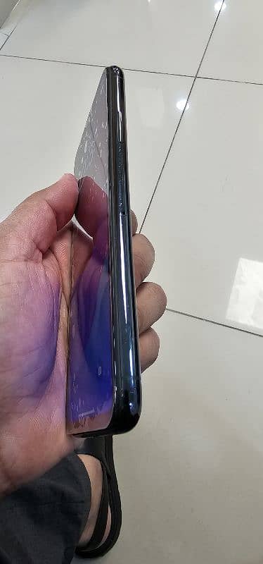 iphone 11 Pro Max condition 9/10 5