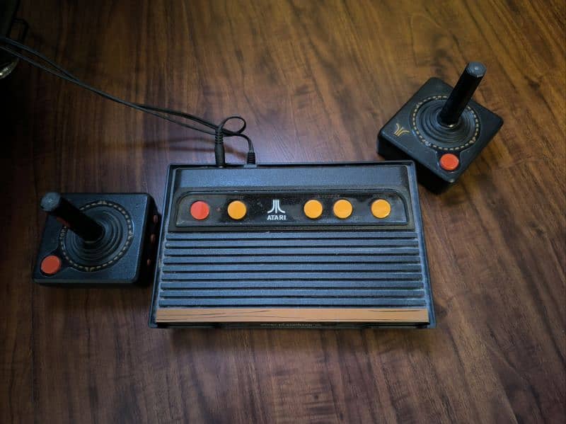 Atari video game console with 200 builtin games 0