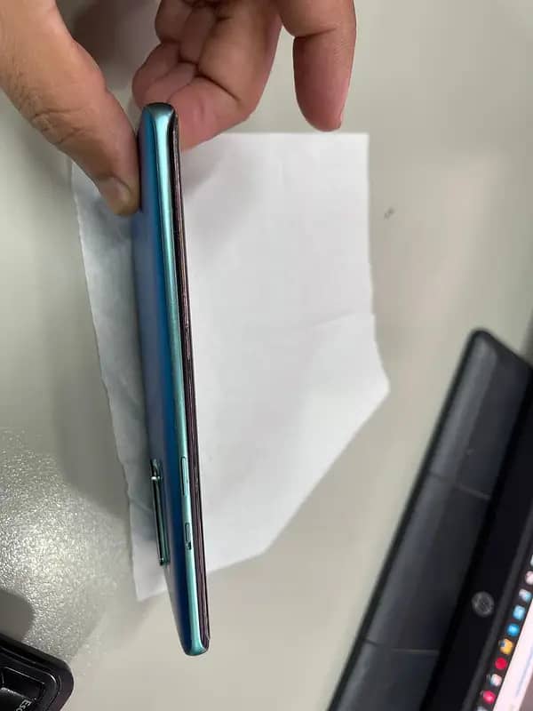 One Plus 8 Pro 12-256 Urgent 5